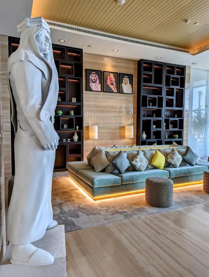 Aparthotel Citadines Abha Exterior foto A butler at the Ritz-Carlton, DIFC, Dubai