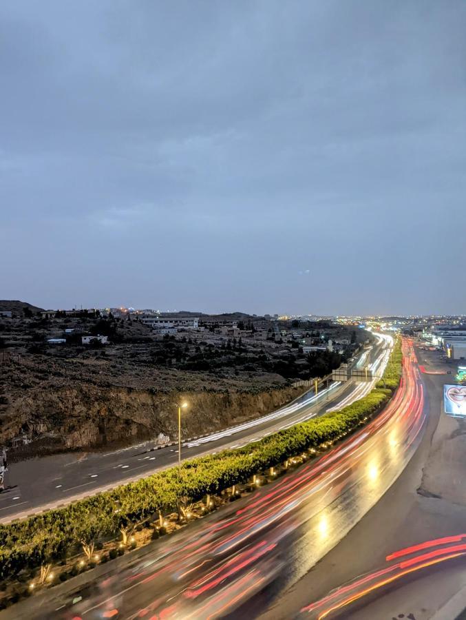 Aparthotel Citadines Abha Exterior foto Highway 40 in Amman
