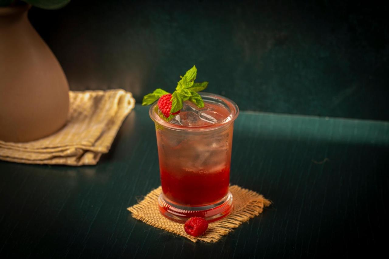 Aparthotel Citadines Abha Exterior foto A strawberry basil smash